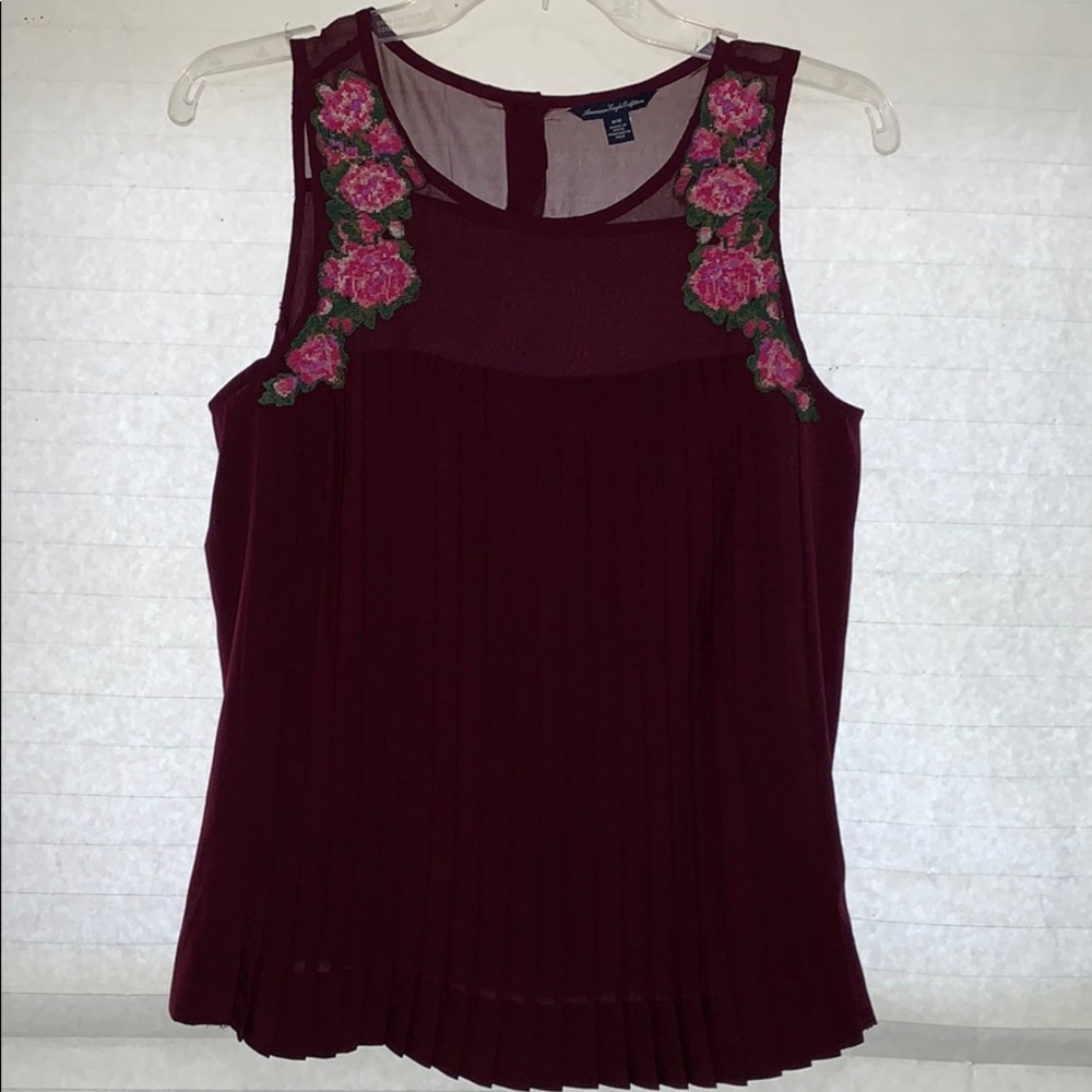 American Eagle Burgundy w flower appliqué Tank.